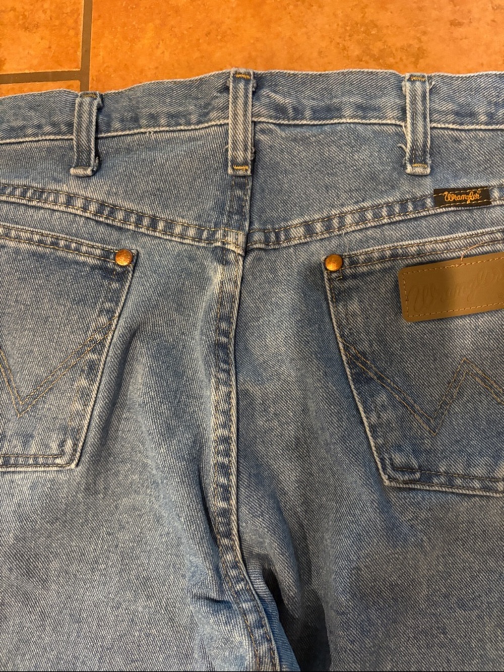 Wrangler Men's Light Blue Straight-Leg Jeans - Picture 12 of 16